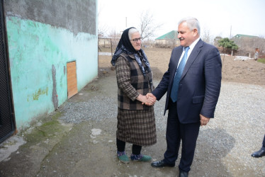 Rayon rəhbəri şəhid Fərid Məmmədovun ailəsini ziyarət edib