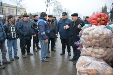 Tərtərdə qanunsuz küçə ticarəti ilə bağlı reyd keçirilib