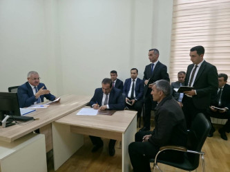 Rayon rəhbəri vətəndaş müraciətlərini dinləyib