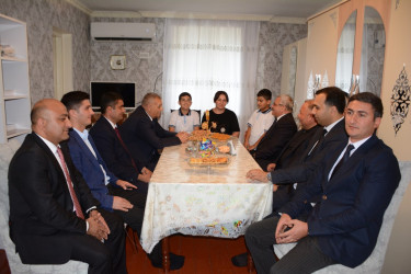 Tərtər Rayon İcra Hakimiyyətinin başçısı 27 Sentyabr – Anım Günü ilə əlaqədar Vətən müharibəsi şəhidi Ayşad Əzizovun ailəsini ziyarət edib