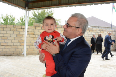Rayon rəhbəri “Konstitusiya və Suverenlik İli” çərçivəsində Səhlabad və Əskipara kəndlərindən olan şəhid ailələri ilə görüş keçirib