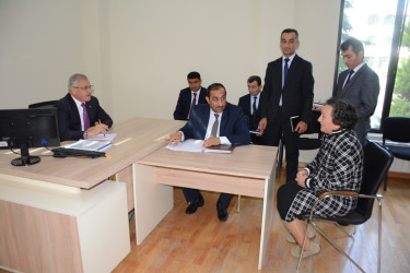 Rayon rəhbəri vətəndaş müraciətlərini dinləyib