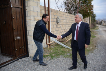 Rayon rəhbəri şəhid Teyyub Həsənovun ailəsini ziyarət edib