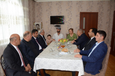 Tərtər Rayon İcra Hakimiyyətinin başçısı 27 Sentyabr – Anım Günü ilə əlaqədar Vətən müharibəsinin mülki şəhidi Ədavət Axundov ailəsini ziyarət edib