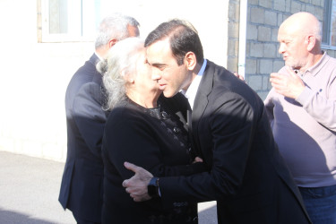 Milli Məclisin deputatı Anar Məmmədov şəhid Azər Qasımovun ailəsini ziyarət edib
