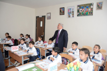 İcra başçısı Bəyimsarov kənd tam orta məktəbində mövcud şəraitlə tanış olub