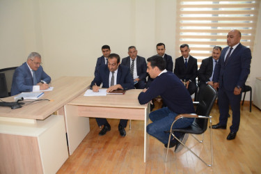 Rayon rəhbəri vətəndaş müraciətlərini dinləyib