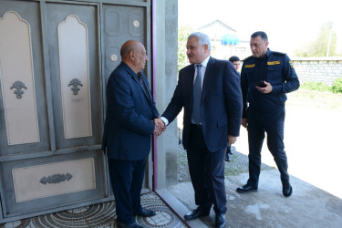 İcra başçısı Azadqaraqoyunlu kəndində 78 yaşlı müəllimi ziyarət edib