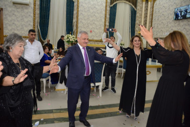 Rayon rəhbəri Vətən Müharibəsi şəhidi Təbriz Cəfərovun qardaşının toy şənliyində iştirak edib