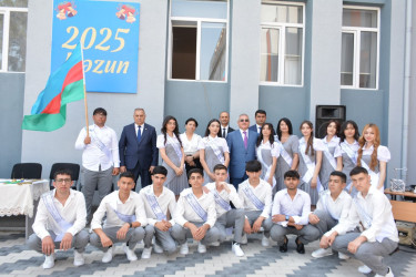 Ümumtəhsil məktəblərində “son zəng” çalındı: rayon rəhbəri məzunları təbrik etdi