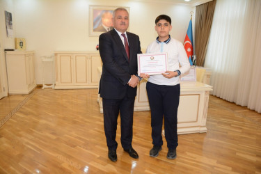 Rayon rəhbəri şahmatçıları təltif edib