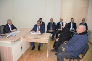 Rayon rəhbəri vətəndaş müraciətlərini dinləyib