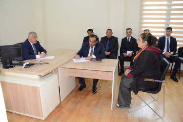 Rayon rəhbəri vətəndaş müraciətlərini dinləyib