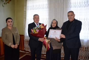 İcra başçısı şəhidin həyat yoldaşı Şirin İsmayılovanı 80 illik yubileyi münasibəti ilə təbrik edib