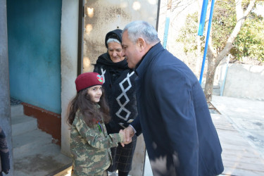 Rayon rəhbəri Borsunlu kəndində Birinci Qarabağ müharibəsi şəhidi Axundov Babək Mehdi  oğlunun ailəsini ziyarət edib