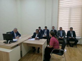 Rayon rəhbəri vətəndaş müraciətlərini dinləyib