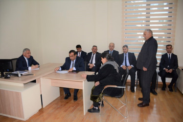 Rayon rəhbəri vətəndaş müraciətlərini dinləyib