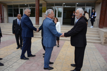 İcra başçısı “Bilik Günü” münasibəti ilə ümumtəhsil məktəblərində olub