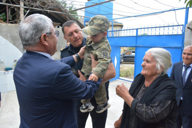 İcra başçısı şəhid anası Xırdaxanım Əliyevanı 80 illik yubileyi münasibəti ilə təbrik edib