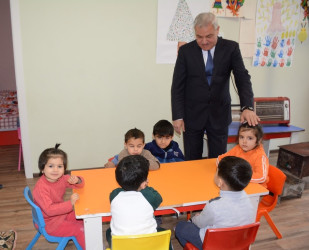 İcra başçısı yeni istfadəyə verilmiş Hüsənli kənd körpələr evi-uşaq bağçasında mövcud şəraitlə tanış olub