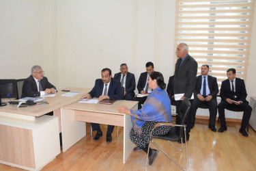 Rayon rəhbəri vətəndaş müraciətlərini dinləyib