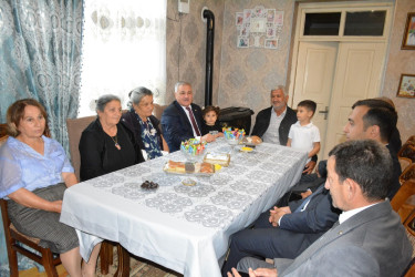 Rayon rəhbəri “Konstitusiya və Suverenlik İli” çərçivəsində Qurban Bayramı ərəfəsində şəhid Şahin İbrahimovun  ailəsini ziyarət edib