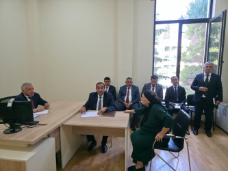 Rayon rəhbəri vətəndaş müraciətlərini dinləyib