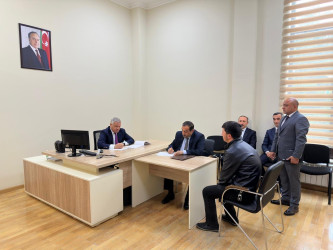 Rayon rəhbəri vətəndaş müraciətlərini dinləyib