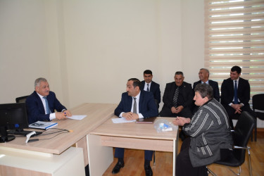 Rayon rəhbəri vətəndaş müraciətlərini dinləyib