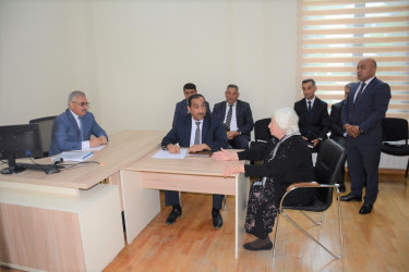 Rayon rəhbəri vətəndaş müraciətlərini dinləyib