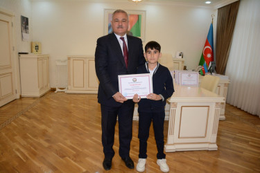 Rayon rəhbəri şahmatçıları təltif edib