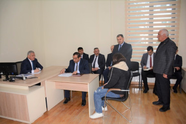 Rayon rəhbəri vətəndaş müraciətlərini dinləyib