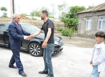 İcra başçısı Vətən Müharibəsi əlili Məhəbət Nifdalıyevi ziyarət edib