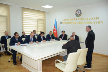 Rayon rəhbəri və Milli Məclisin deputatı vətəndaşların müraciətlərini dinləyiblər