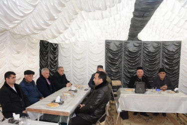 Rayon rəhbəri şəhid anasının yas mərasimində iştirak edib