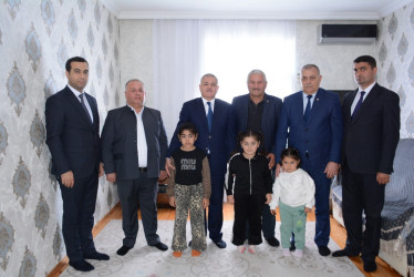 Rayon rəhbəri “Konstitusiya və Suverenlik İli” çərçivəsində şəhid Abbasov Elvinin ailəsini ziyarət edib