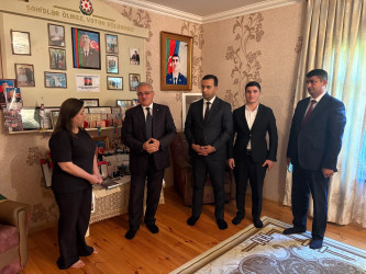 Tərtər Rayon İcra Hakimiyyətinin başçısı 27 Sentyabr – Anım Günü ilə əlaqədar Vətən müharibəsi şəhidi Azər Şəmilovun ailəsini ziyarət edib