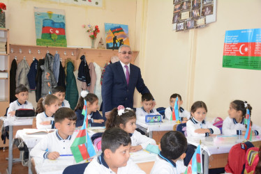 Rayon rəhbəri Qaradağlı kənd tam orta məktəbində mövcud şəraitlə tanış olub
