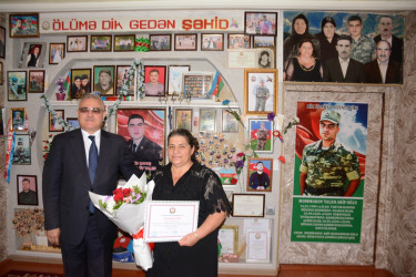 Rayon rəhbəri 27 Sentyabr – Anım Günü ərəfəsində şəhid anası Zəminə Hüseynovanı  60 illik yubileyi münasibəti ilə təbrik edib
