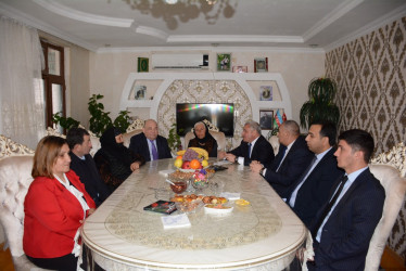 Rayon rəhbəri şəhid Şahin Əmirovun ailəsini ziyarət edib
