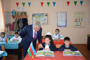 Rayon rəhbəri Yuxarı Sarıcalı kənd tam orta məktəbində mövcud şəraitlə tanış olub