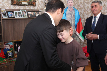 Milli Məclisin deputatı Anar Məmmədov şəhid Azər Qasımovun ailəsini ziyarət edib