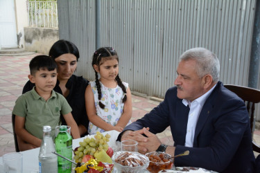 Rayon rəhbəri “Konstitusiya və Suverenlik İli” çərçivəsində şəhid Allahverdi Səfiyevin ailəsini ziyarət edib