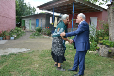 İcra başçısı şəhid atası Firqani Hacıyevi 50 illik yubileyi münasibəti ilə təbrik edib