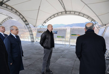 İlham Əliyev Ağdərə rayonunun Canyataq kəndində “Dəmirli” Filiz Emalı Kompleksinin fəaliyyəti ilə tanış olub