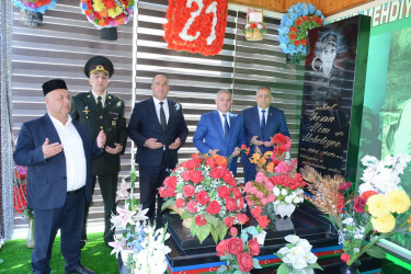 İcra başçısı 27 sentyabr “Anım Günü” ilə əlaqədar Sarıcalı kəndində Vətən Müharibəsi şəhidi Mehdiyev Yasən Alim oğlunun məzarını ziyarət edib