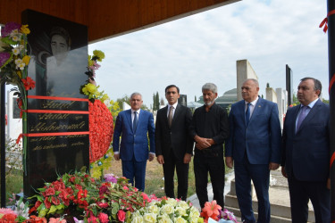 İcra başçısı 27 sentyabr “Anım Günü” ilə əlaqədar Evoğlu kəndində Vətən Müharibəsi şəhidi Məhərrəmli Fuad Habil oğlunun məzarını ziyarət edib