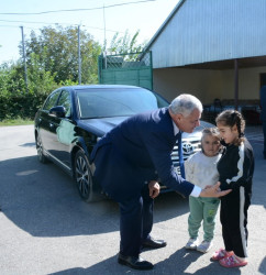 Rayon rəhbəri “Konstitusiya və Suverenlik İli” çərçivəsində şəhid Abbasov Elvinin ailəsini ziyarət edib