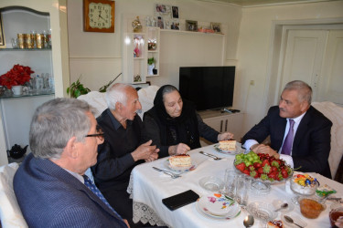Rayon rəhbəri birinci Qarabağ müharibəsində itkin düşmüş,  şəhid Kəmaləddin Alışovun atası  Əhəd Alışovu 90 illik yubileyi münasibəti ilə təbrik edib