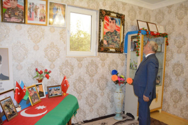 Rayon rəhbəri “Konstitusiya və Suverenlik İli” çərçivəsində Xoruzlu və Kəbirli kəndindən olan şəhid ailələri və qazilərlə görüş keçirib